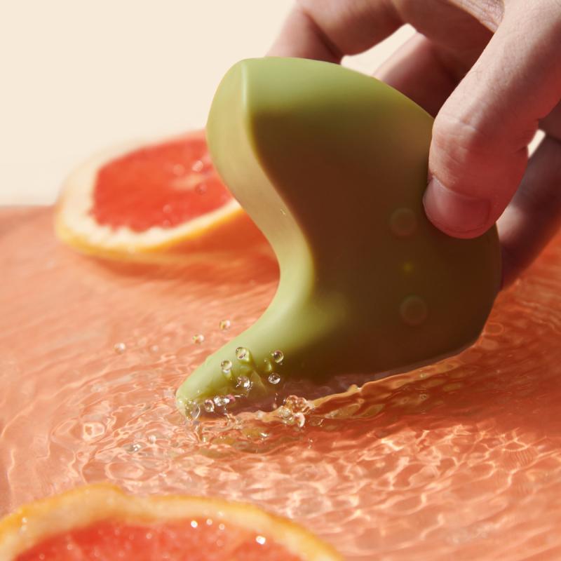 Kiwi Vibrator in Water